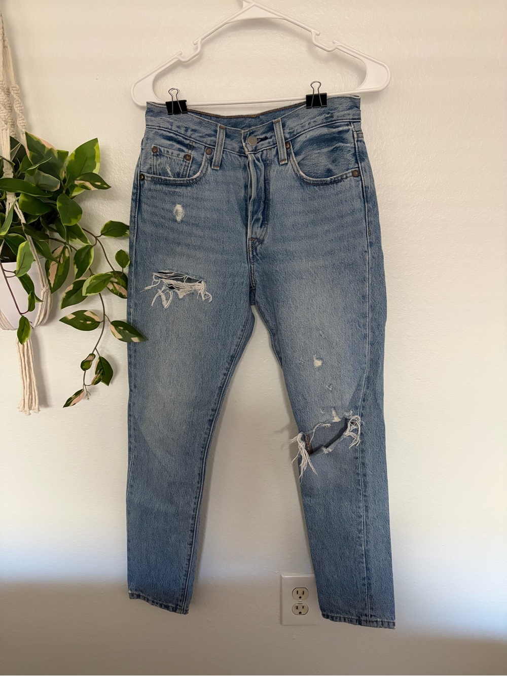 Levi’s 501 Cropped Light Blue Distressed Women’s Jeans